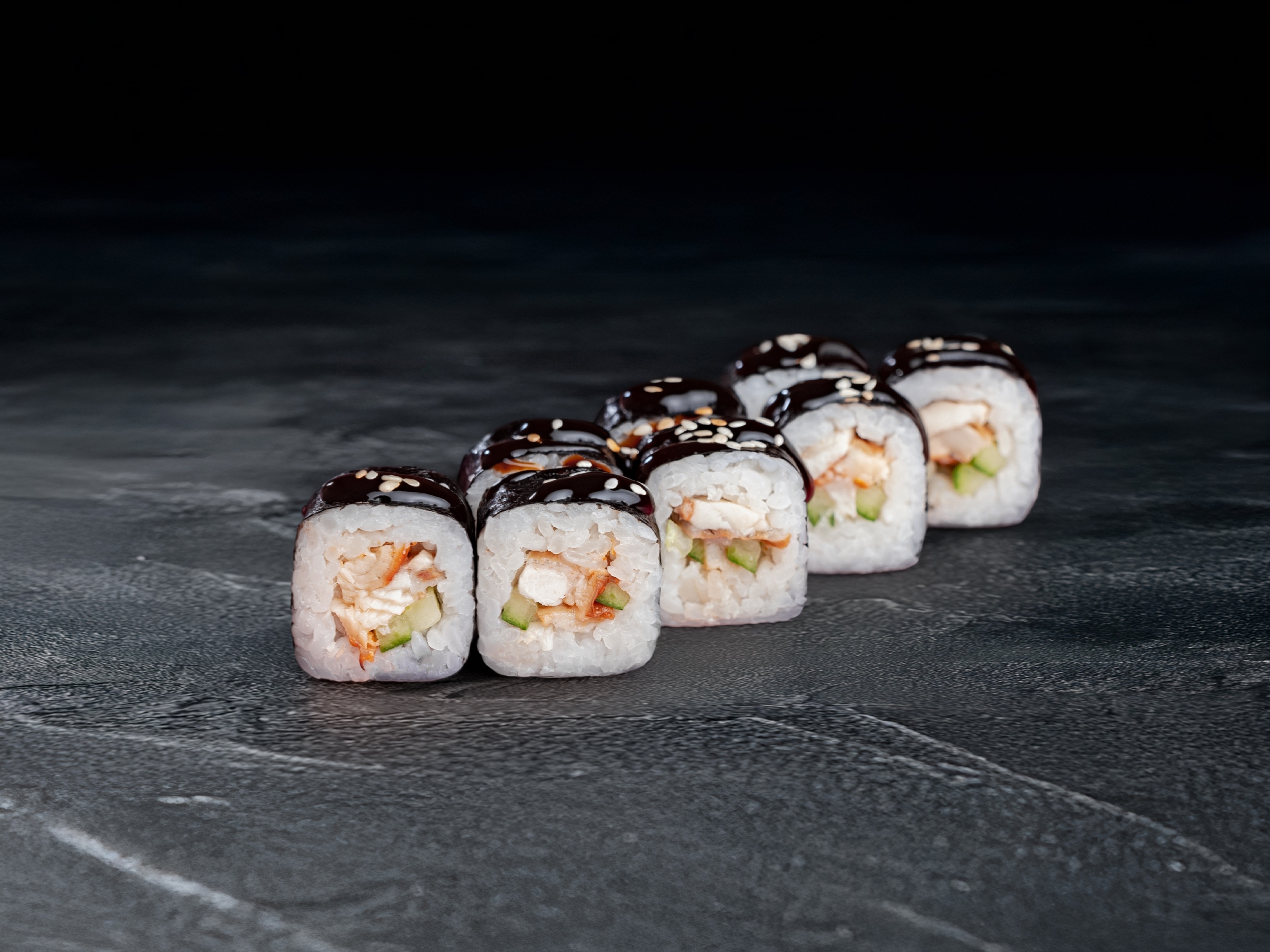 Роллы «Маки с угрем»