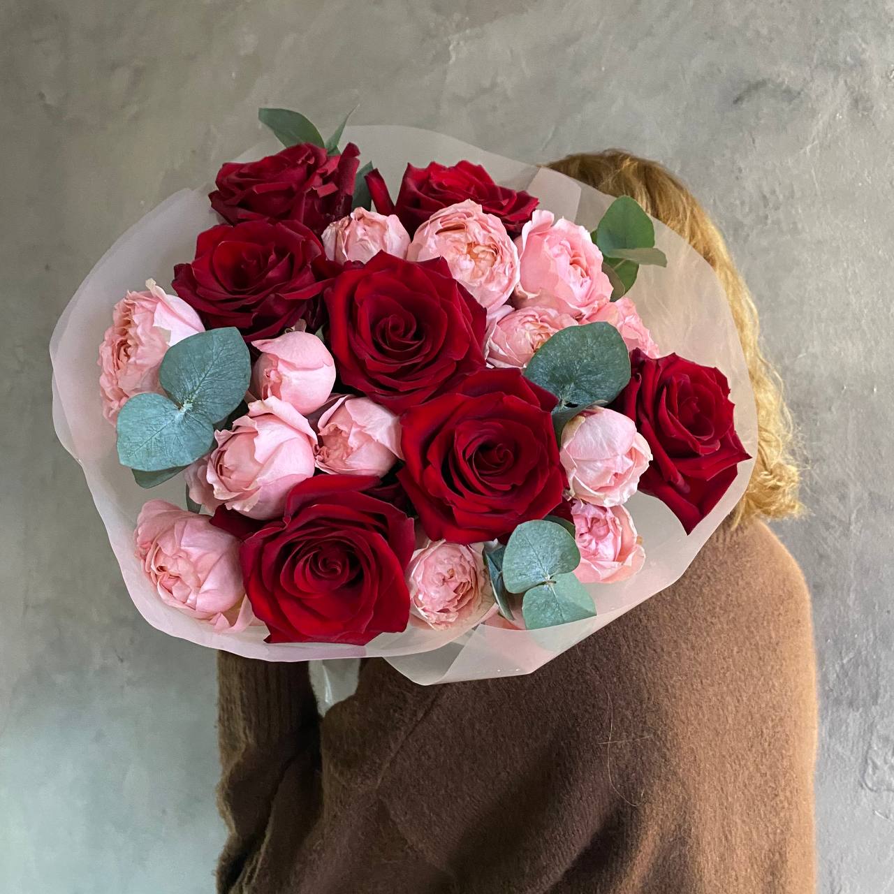 Авторский букет с кустовыми розами Джульетта