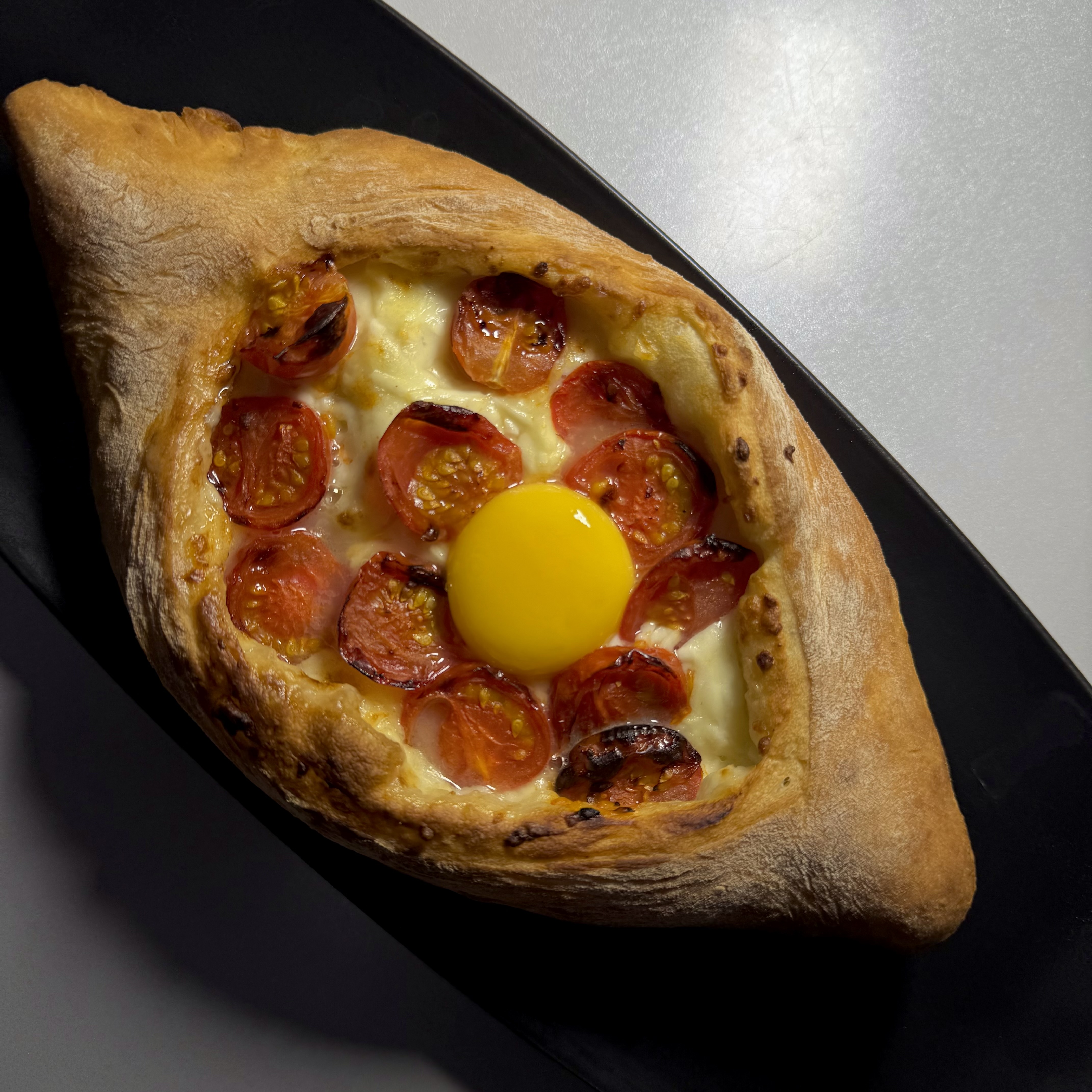 Хачапури по-Аджарски с черри 