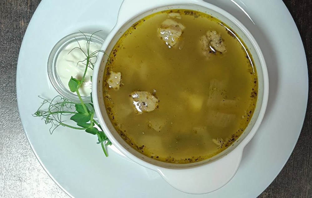 Щи Костромские зеленые со сметаной