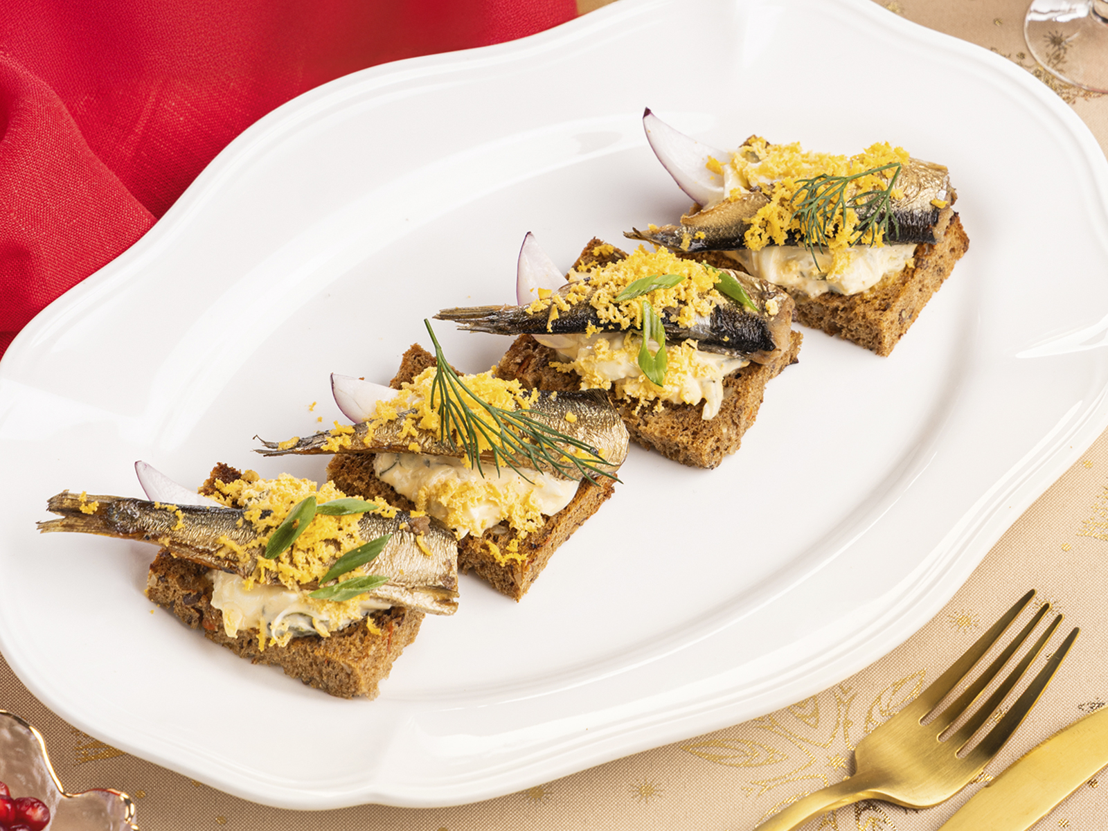 Бутерброды с рижскими шпротами