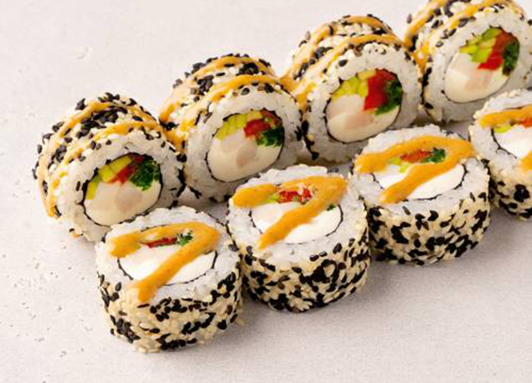 Ролл Цыплёнок чука с ореховым соусом