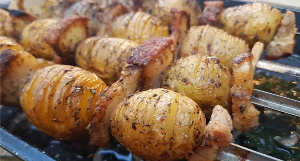 Картошка на углях с сало