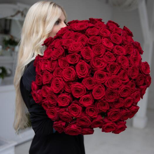 Для шикарной леди ароматные красные розы 