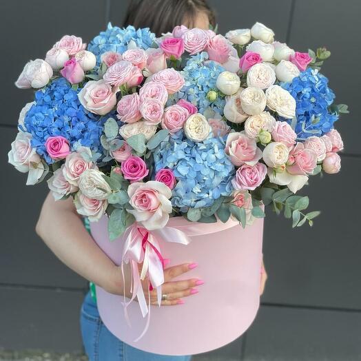 Цветы в коробке мега бомба букет 