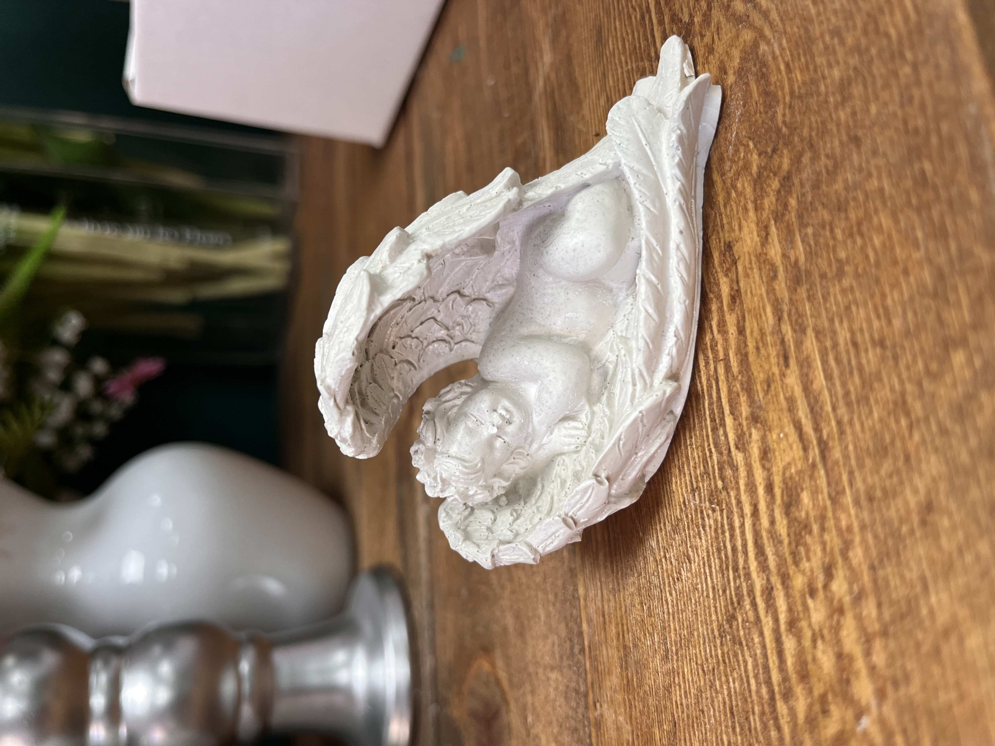 Ангел с крыльями из гипса