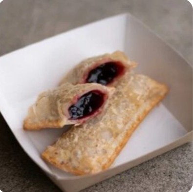 Пирожок с лесными ягодами