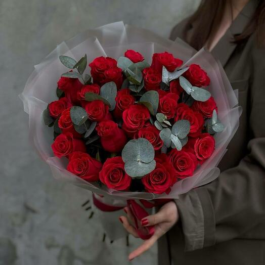 Розы с эвкалиптом 