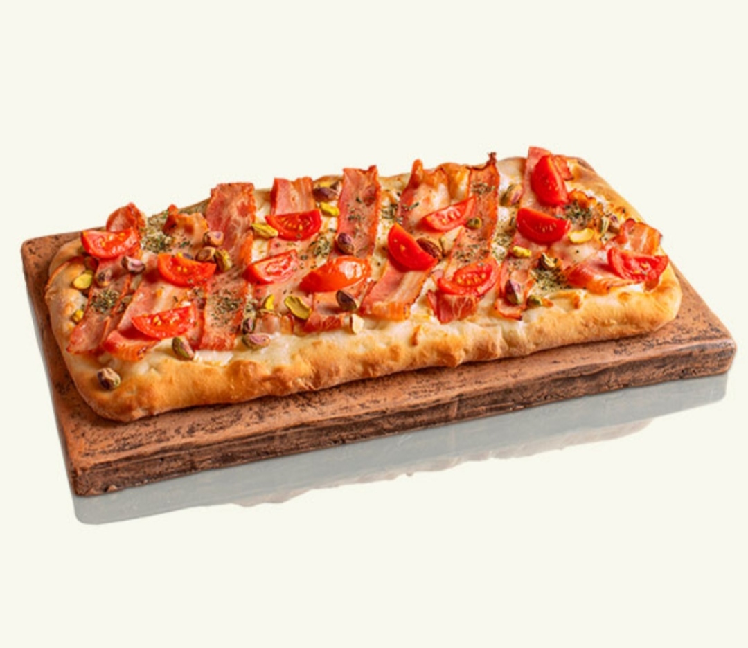 Римская с грудинкой и фисташками