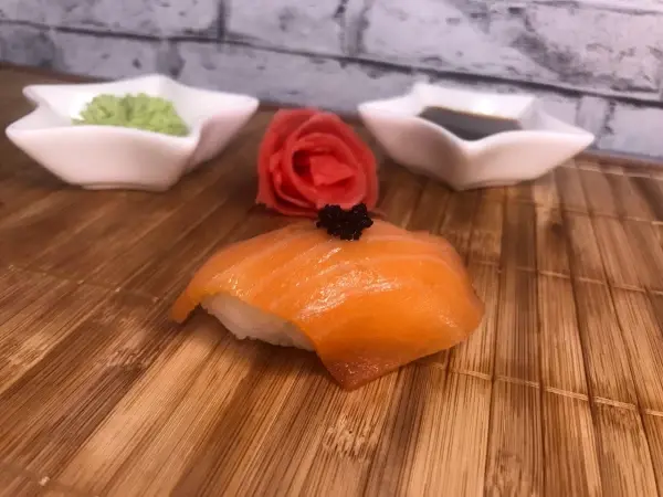 Суши с копченным лососем