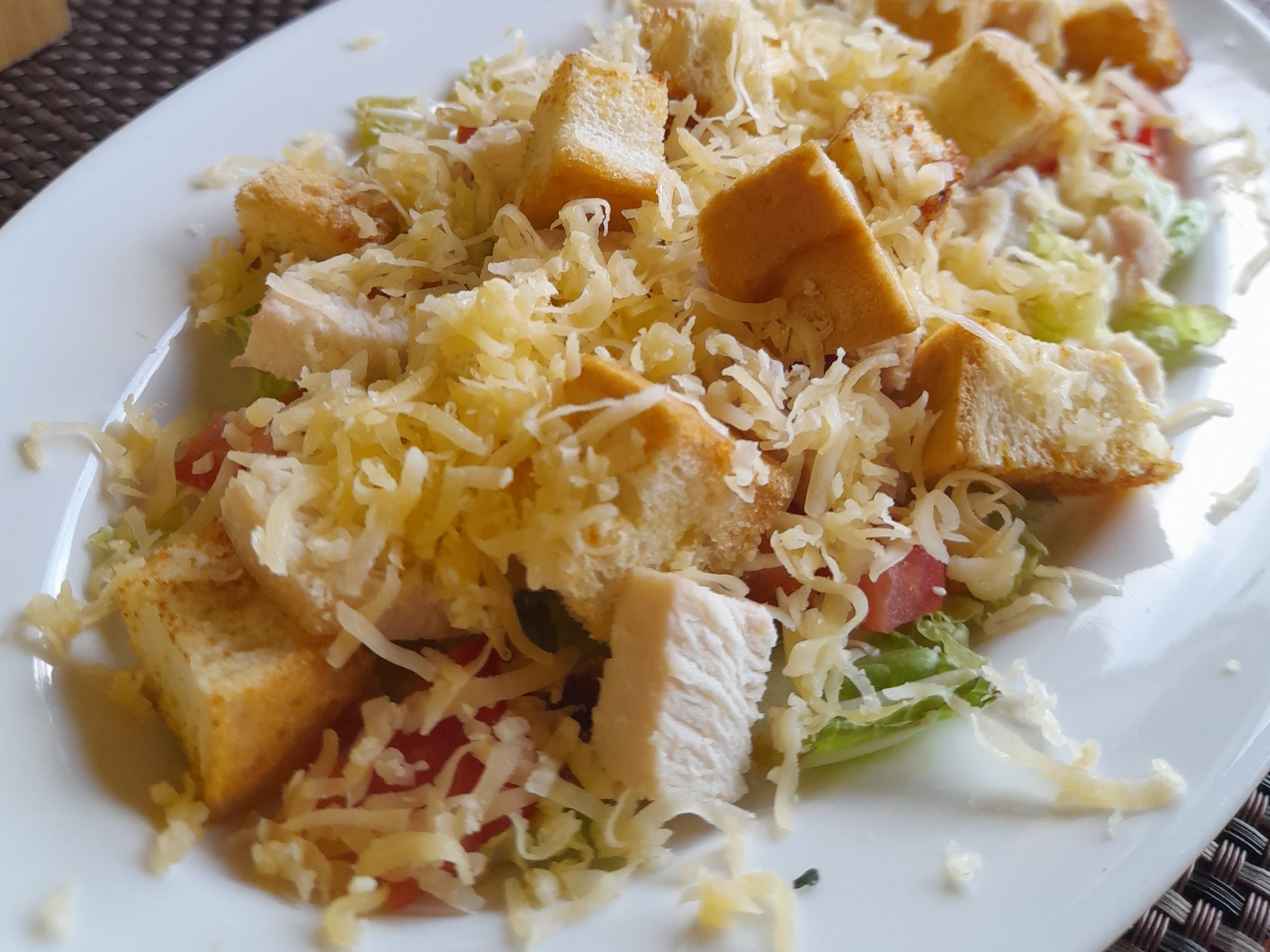 Салат Цезарь с курицей