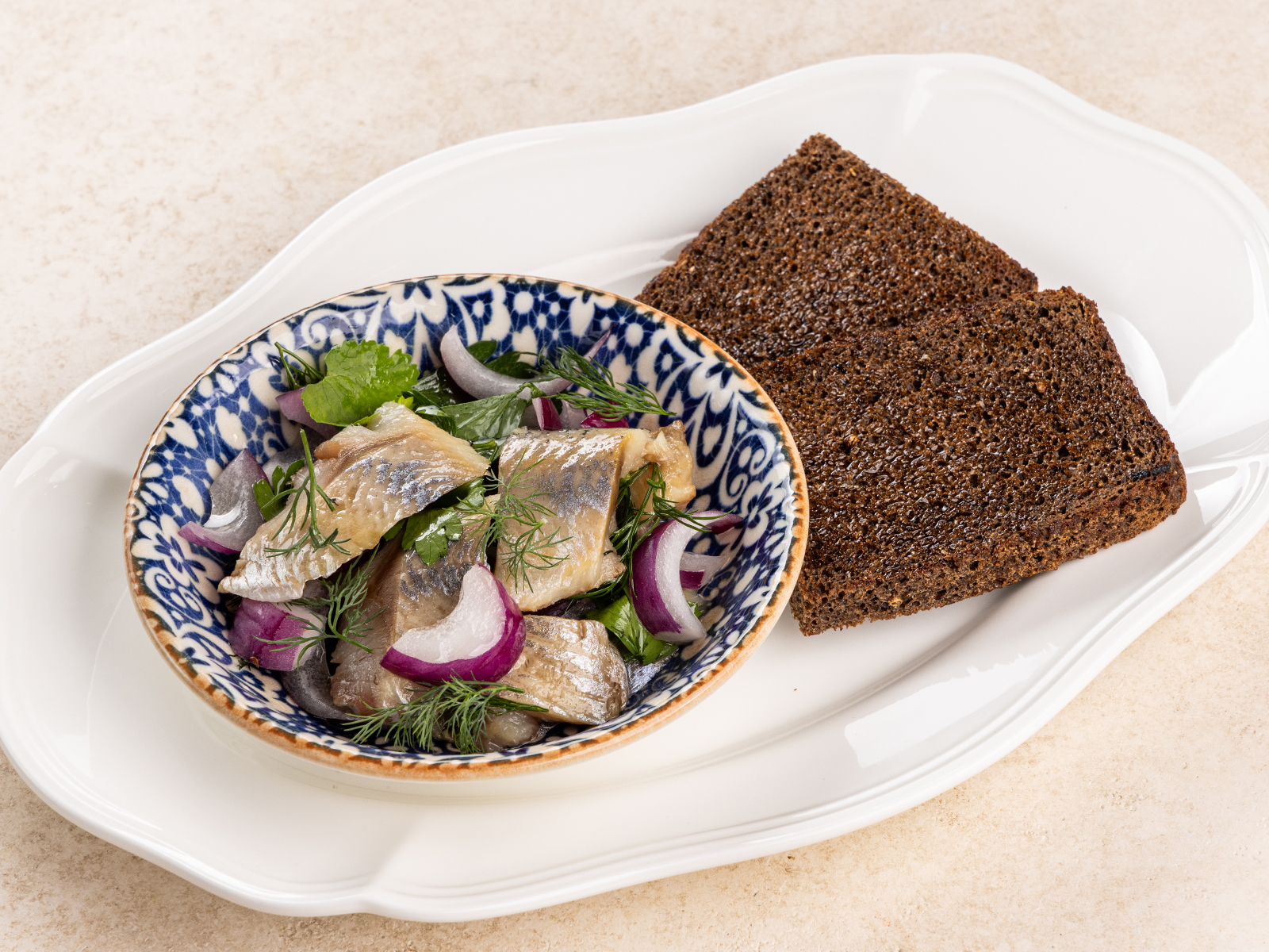 Олюторская селедка с крымским луком