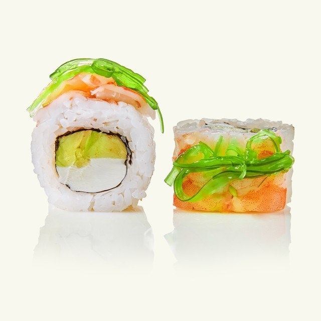 Ролл с тигровой креветкой и чукой