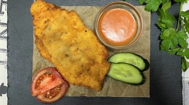 Сочная отбивная, обжаренная из курицы