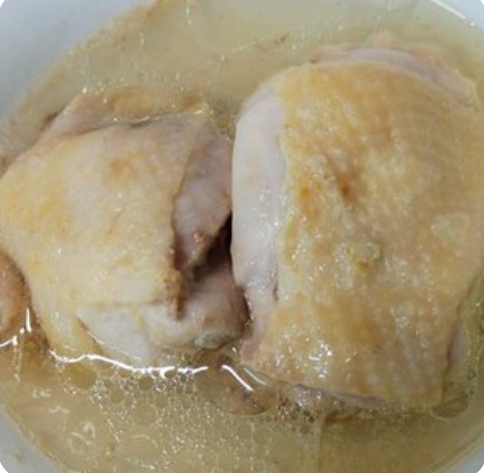 Отварное бедрышко куриное