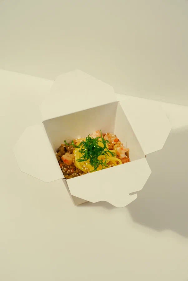 Жареный рис с креветками