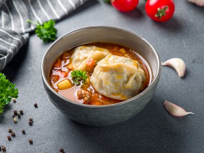 Манты в бульоне