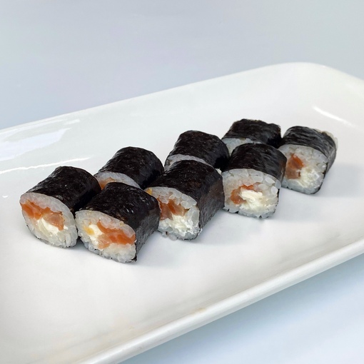 Классические ролл с лососем и сыром