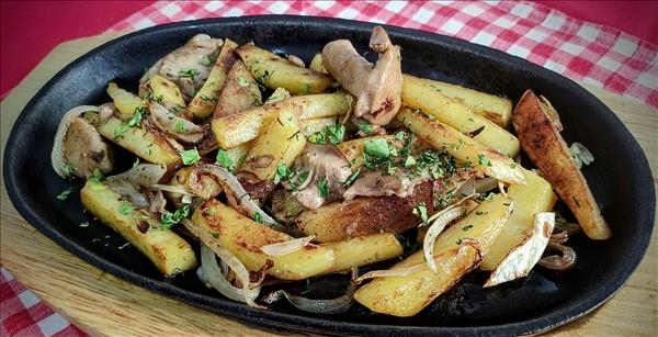 Жареный картофель с грибами
