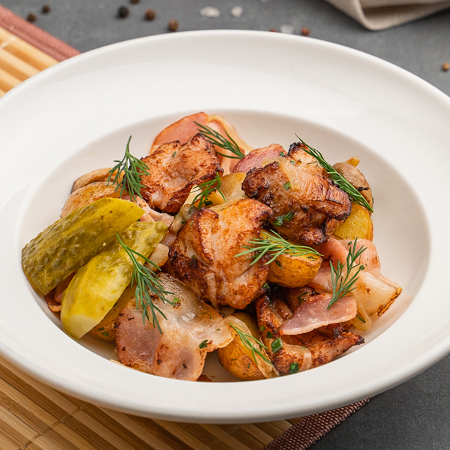 Куриные бедрышки с беби картофелем