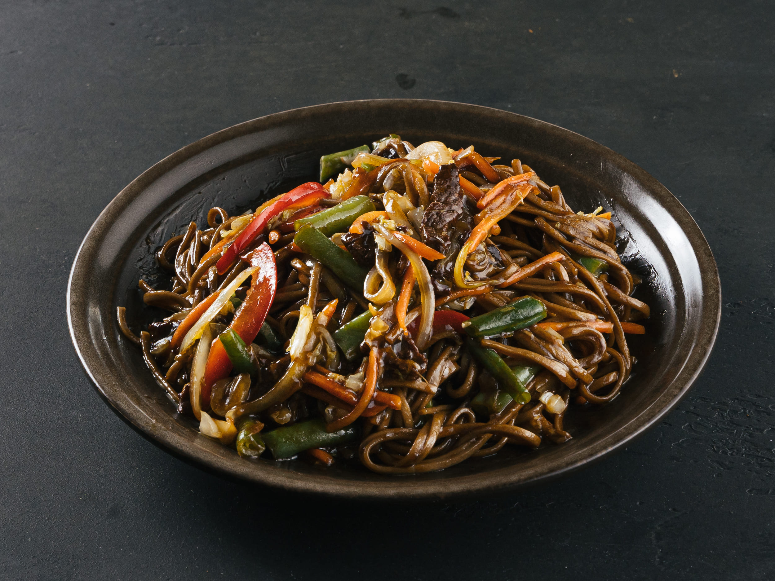 Wok с индейкой под устричным соусом