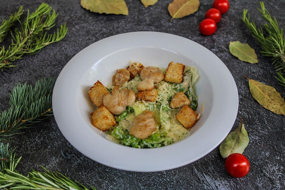 Салат Цезарь с курицей