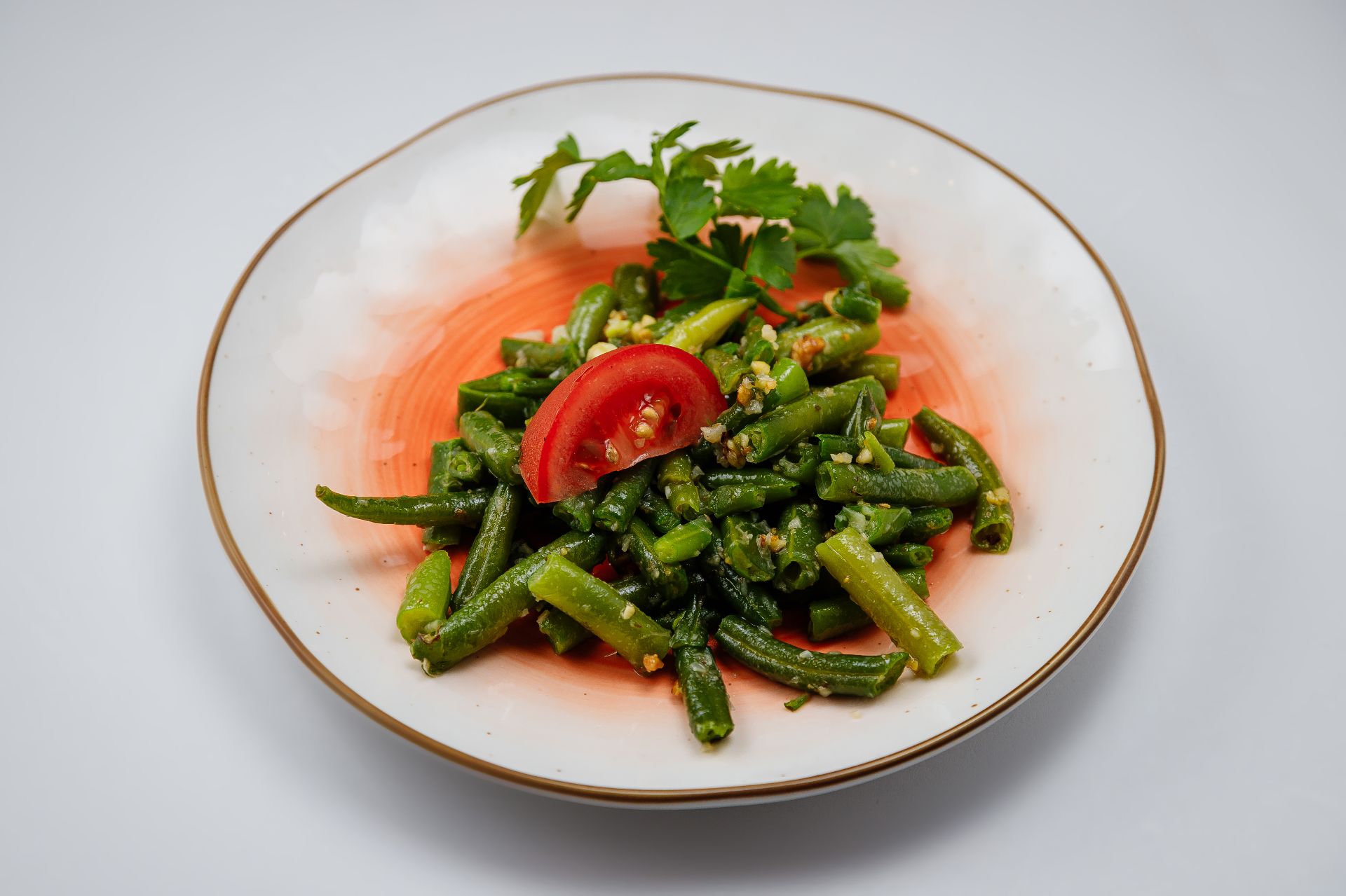 Стручковая фасоль с грецким орехом