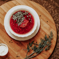 Борщ с мясом и сметаной