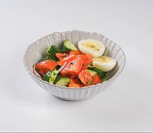 Салат овощной с яйцом