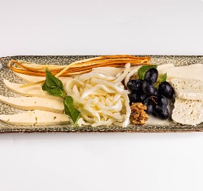 Плато из разных сыров Кавказ