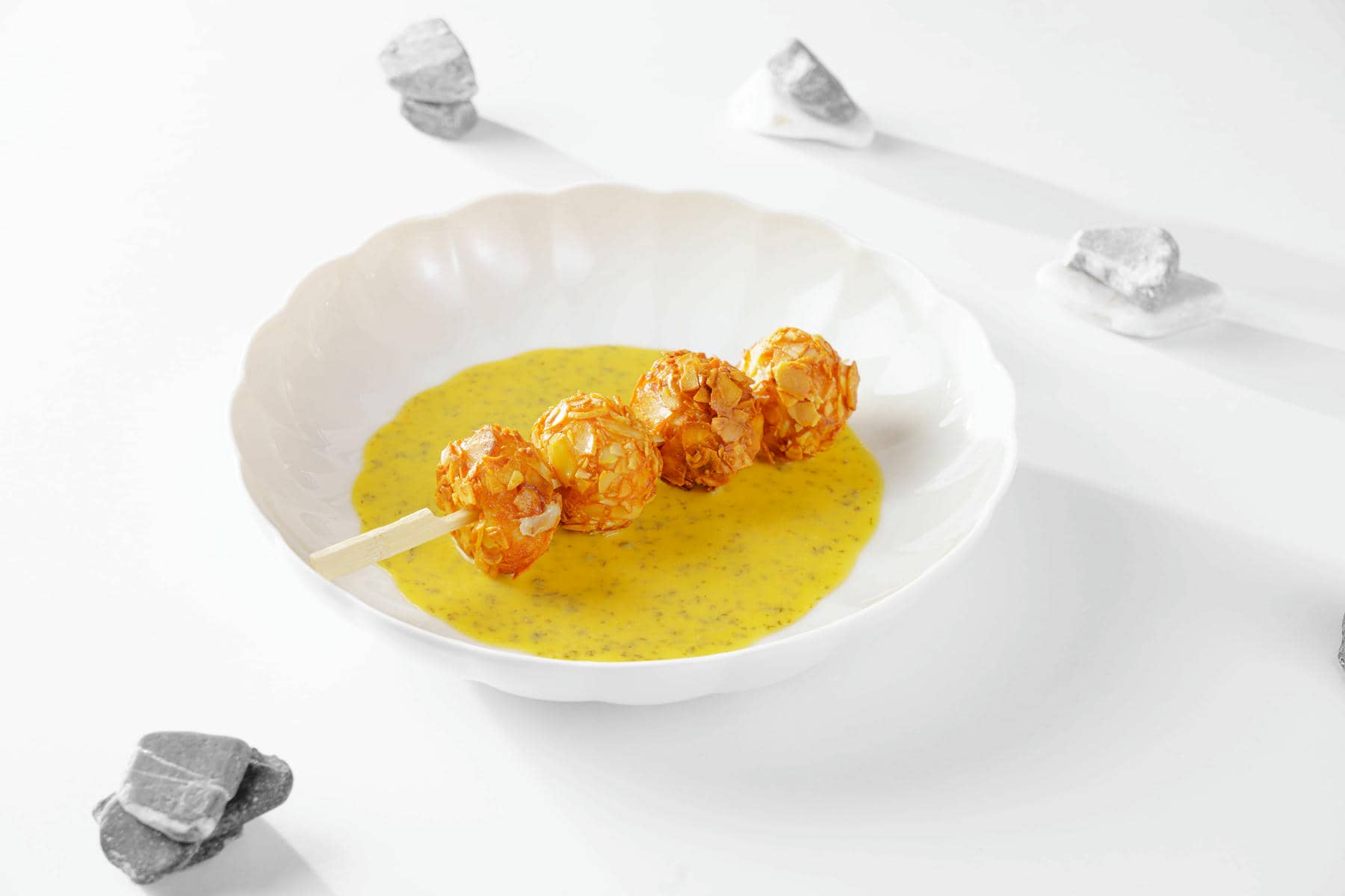 Сыр темпура в хлопьях миндаля