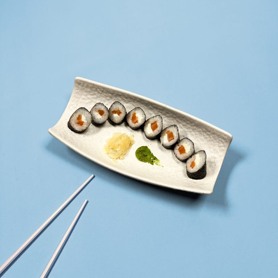 Маки с лососем и сыром