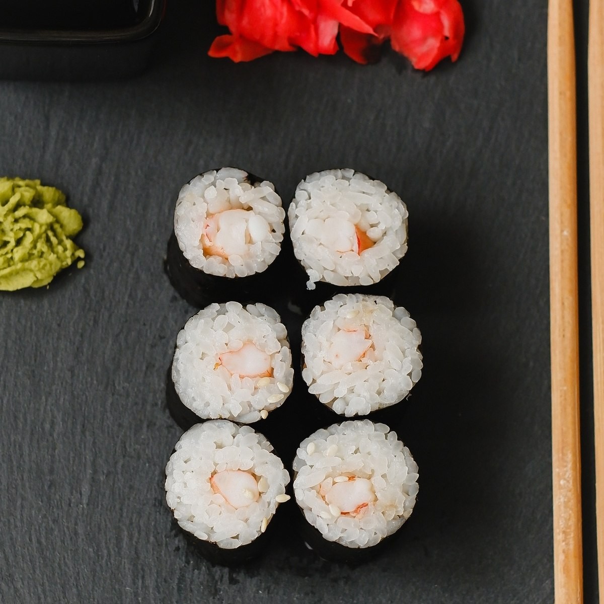 Маки ролл с креветкой.