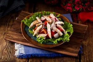 Салат овощной с курочкой