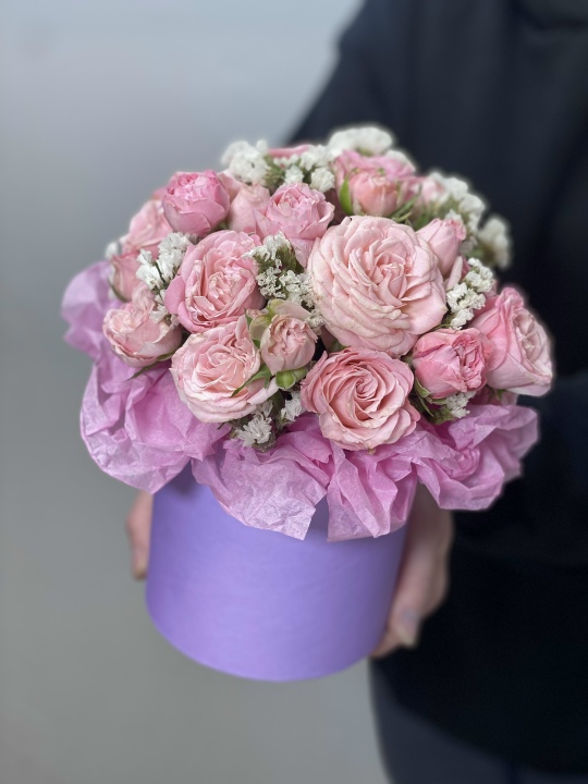 Коробка с пионовидными розами