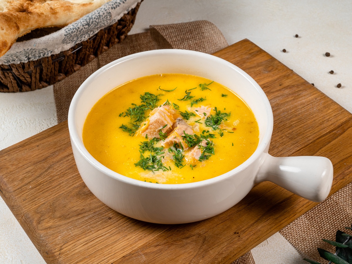 Сливочный суп с красной рыбой