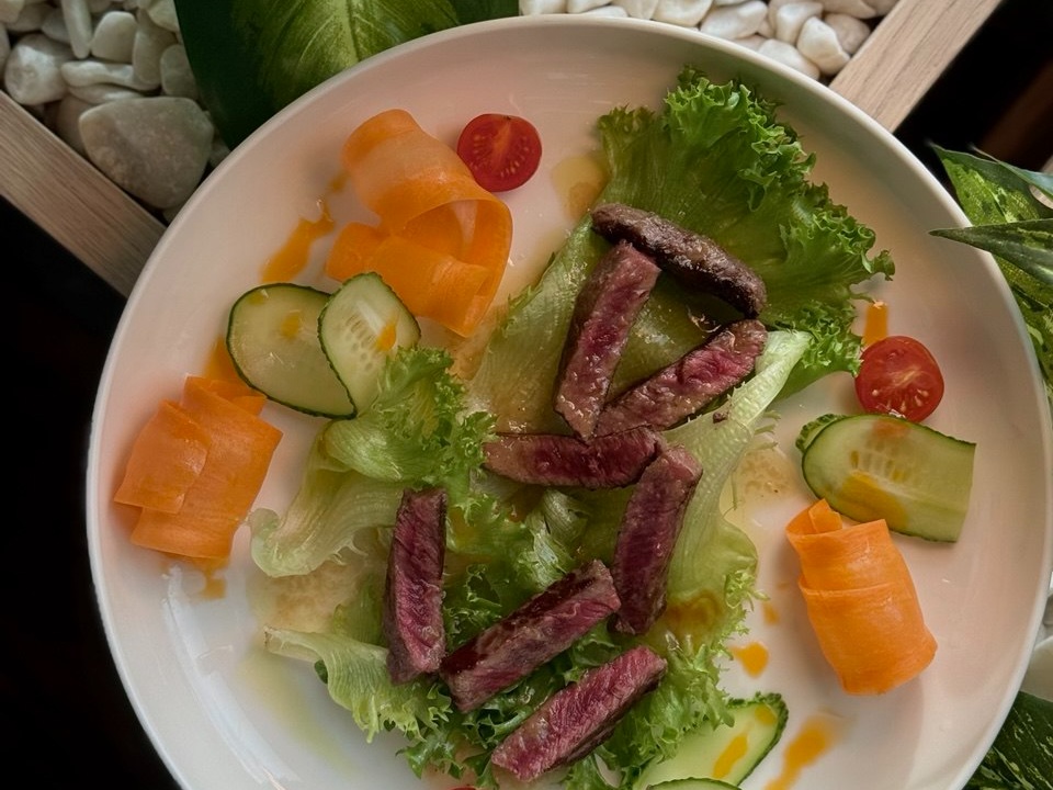 Стейк-салат из мраморной говядины