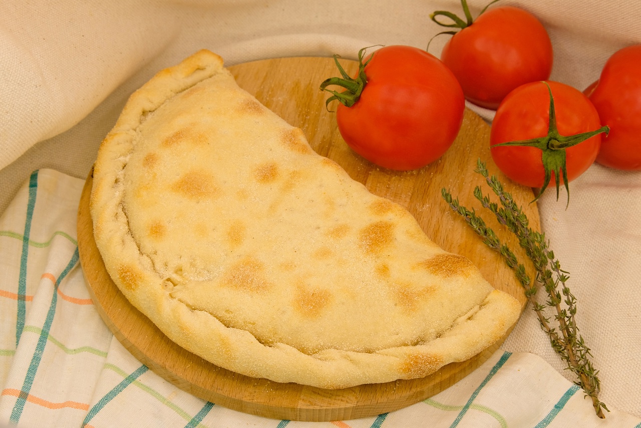 Кальцоне с ветчиной и беконом 25 см