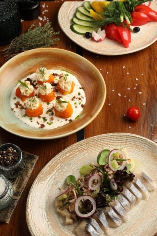Сельдь с картофелем и компресси.огурцами