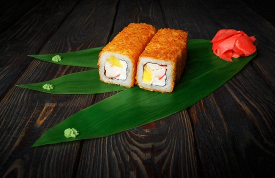 Жареный ролл с Крабом терияки