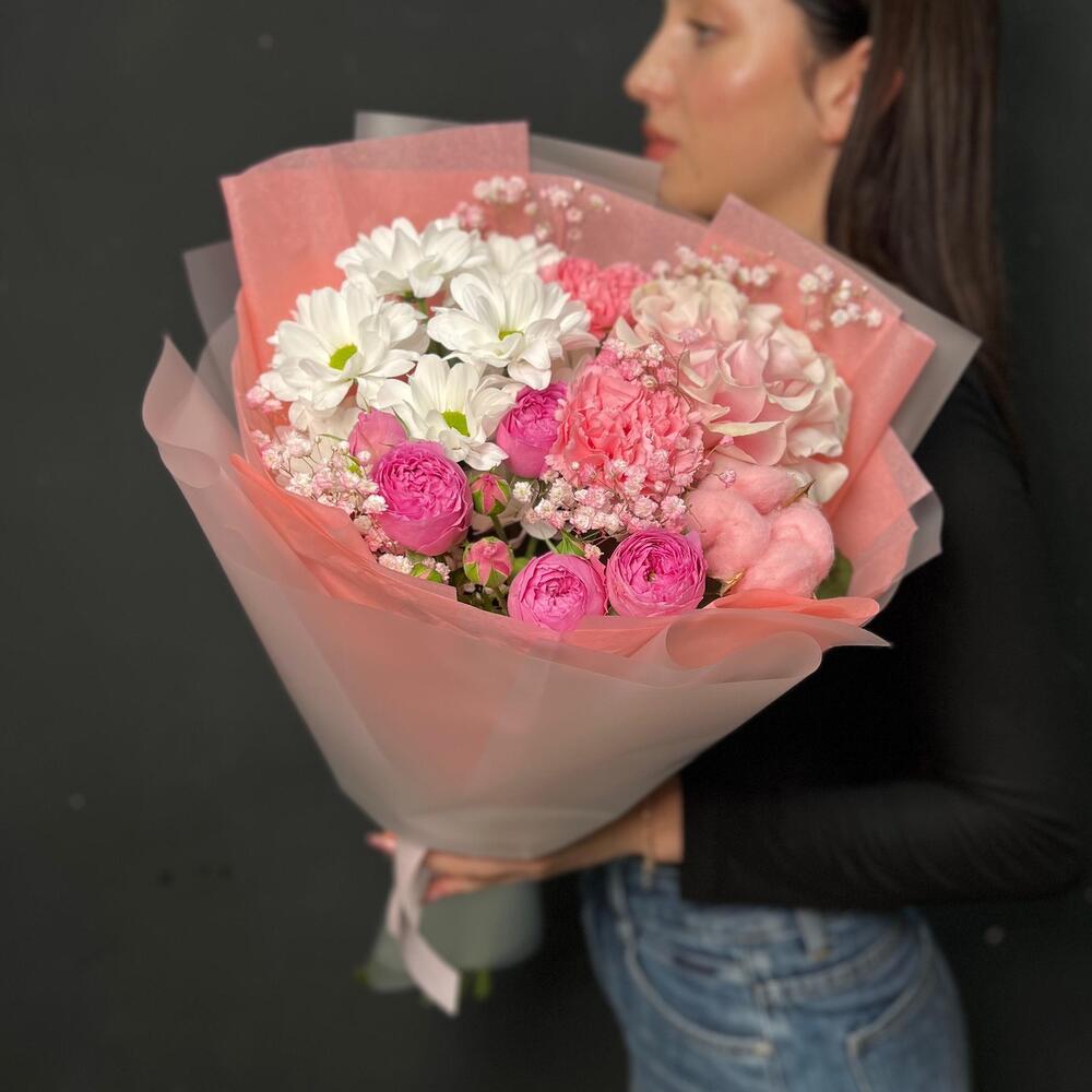 Розовый букет микс с пионовидной розочкой 