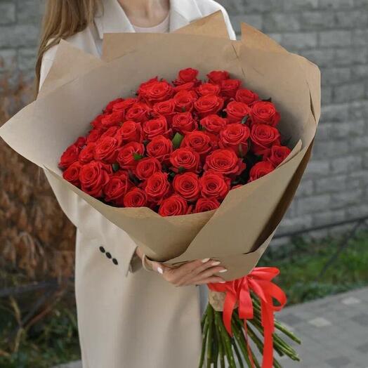 Высокие красные розы 