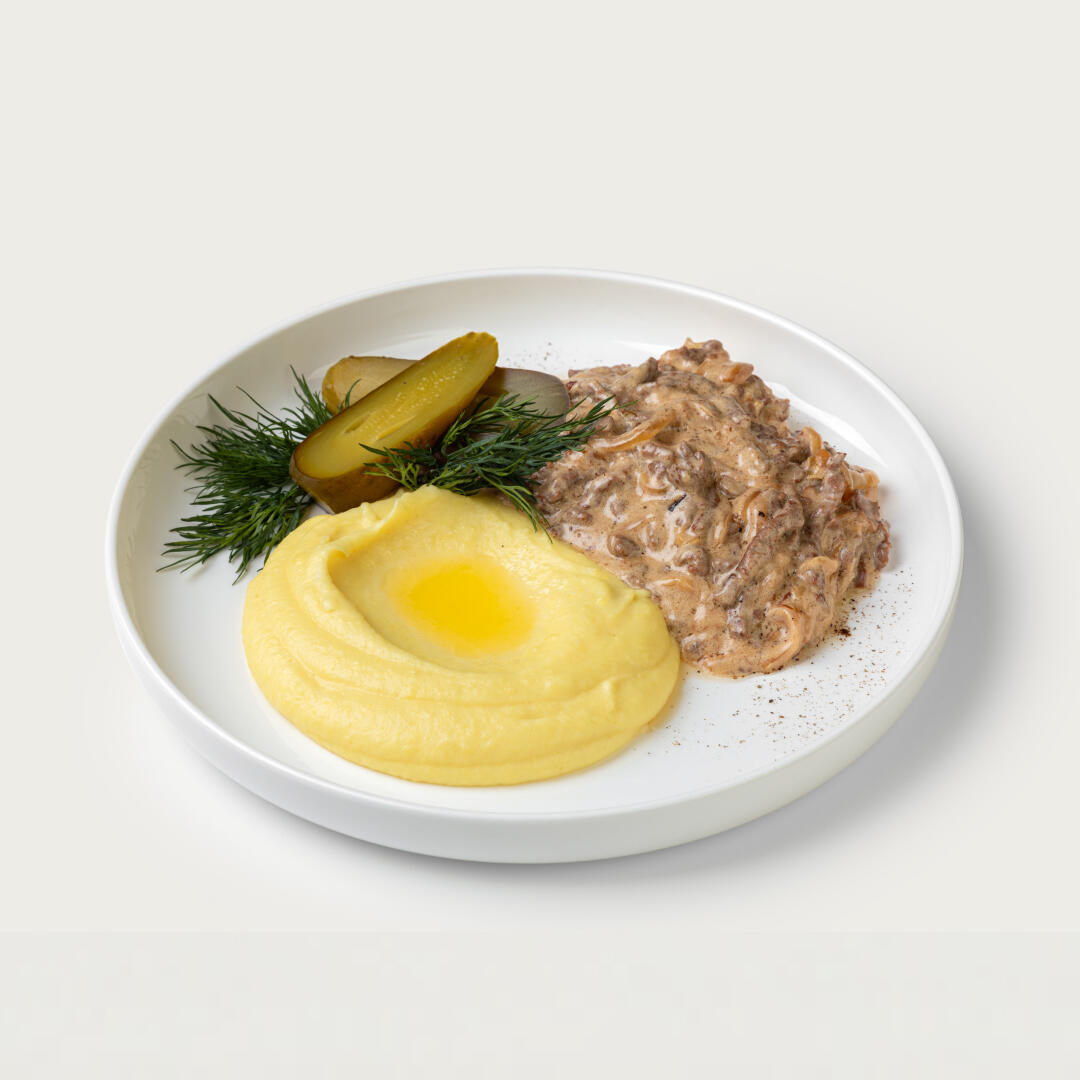 Бефстроганов из телятины с картофельным пюре