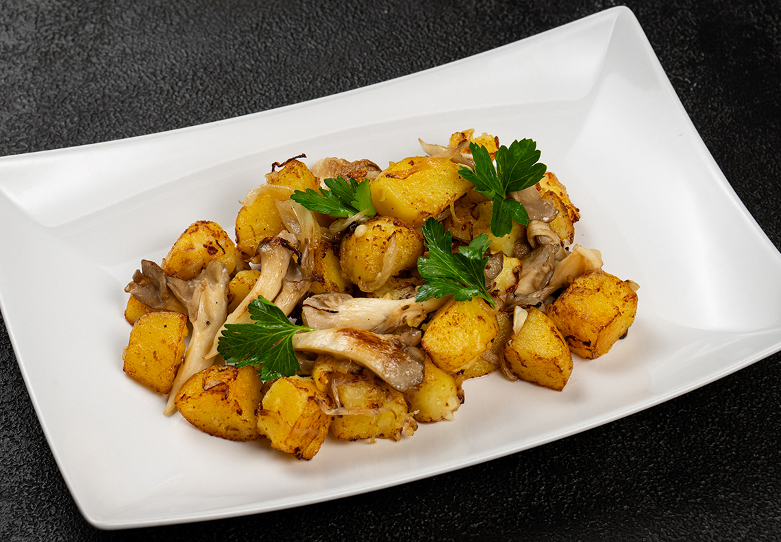 Жареный картофель с грибами