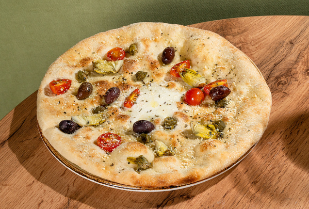Фокачча с артишоками, лечино и каперсами