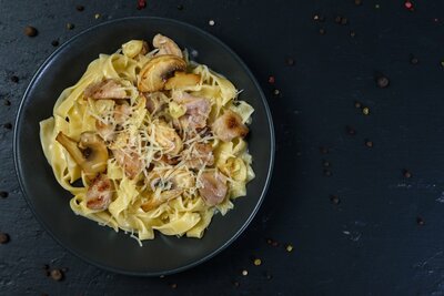 Фетучини с курицей и грибами