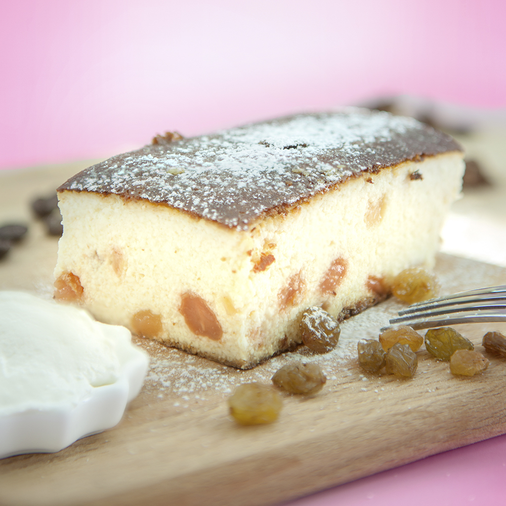 Запеканка творожная с изюмом