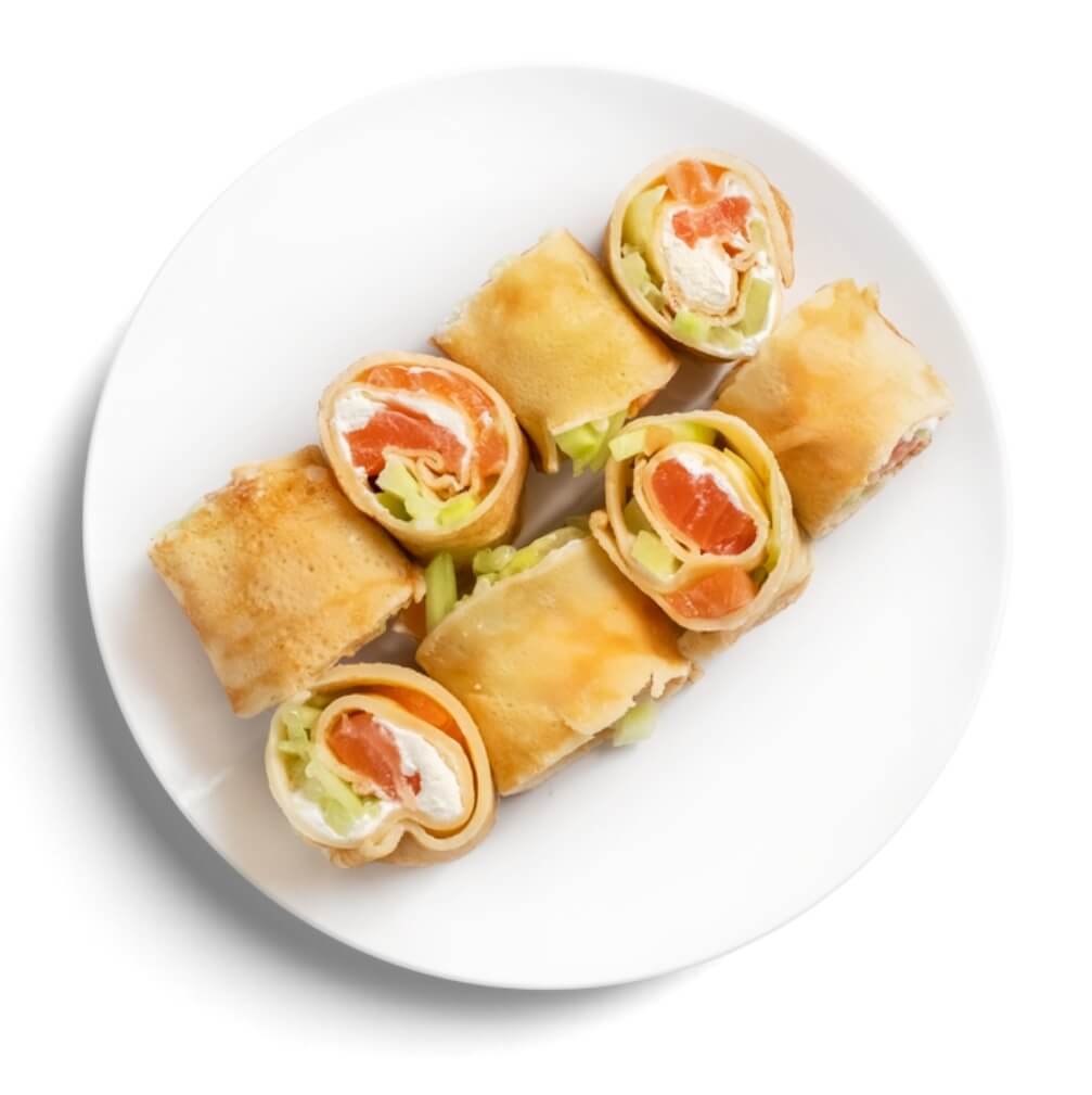 Блины с лососем, сыром и огурцами