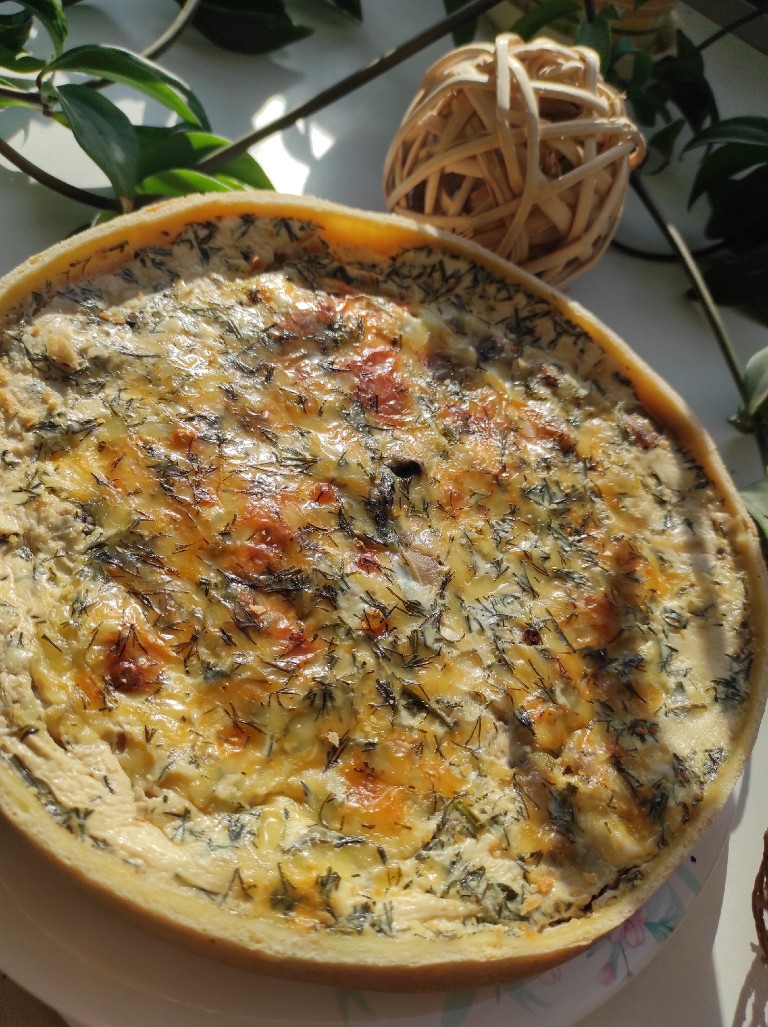 Киш с курицей и лесными грибами