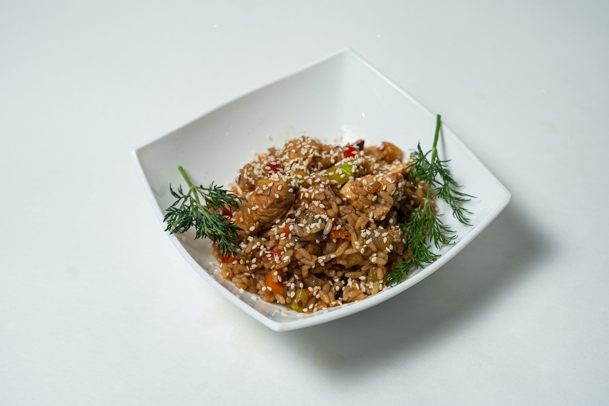 Тяхан с курицей и овощами